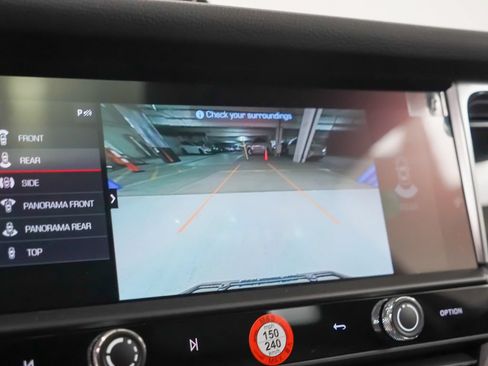 Certified 2026 Porsche Macan AWD/4WD image 32