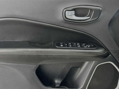 Used 2020 Jeep Compass Sport image 17