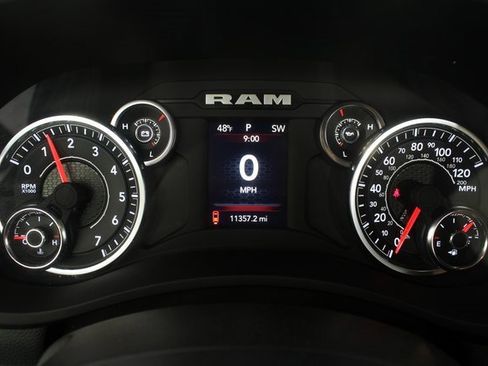 Used 2024 RAM 2500 Big Horn w/ Bed Utility Group image 11