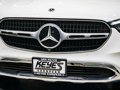 Used 2025 Mercedes-Benz GLC 300 image 8