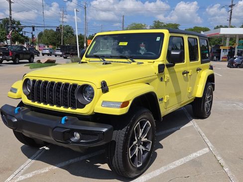 Used 2024 Jeep Wrangler Unlimited w/ Convenience Group AWD/4WD image 6