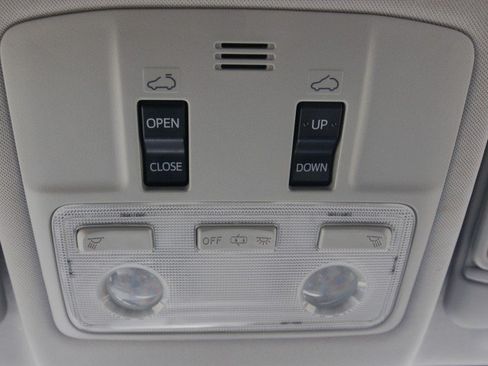 Used 2015 Toyota RAV4 Limited AWD/4WD image 27