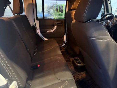Used 2016 Jeep Wrangler Unlimited Sahara w/ Connectivity Group image 15