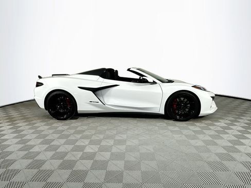 Used 2025 Chevrolet Corvette Z06 RWD image 8