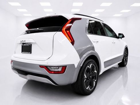 Used 2023 Kia Niro Wave w/ Wave Preserve Package FWD image 6