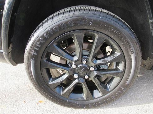 Used 2022 Jeep Grand Cherokee Laredo X image 8