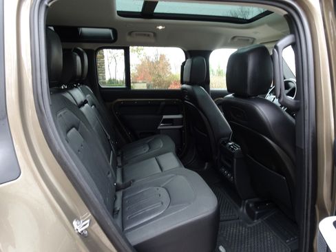 Used 2020 Land Rover Defender 110 First Edition image 23