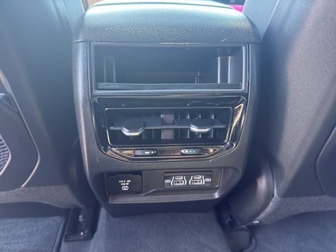 Used 2022 Jeep Grand Cherokee Altitude AWD/4WD image 31