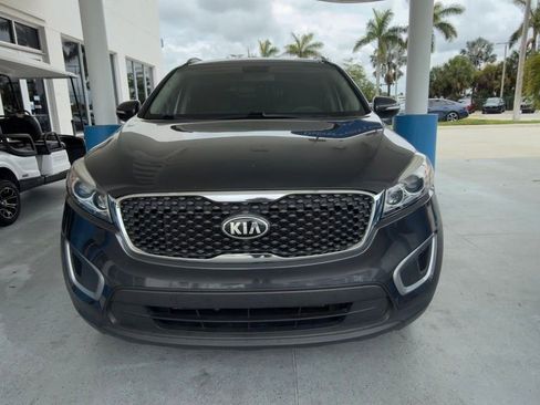 Used 2018 Kia Sorento FWD image 3