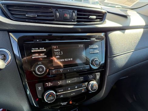 Used 2017 Nissan Rogue SV image 27