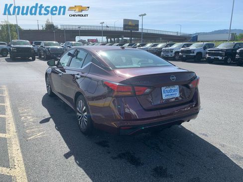 Used 2024 Nissan Altima 2.5 SV FWD image 5