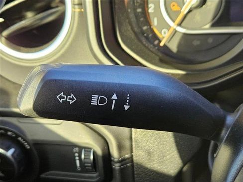 Used 2025 Jeep Gladiator Sport image 14