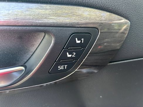 Used 2023 Toyota Highlander Limited FWD image 20