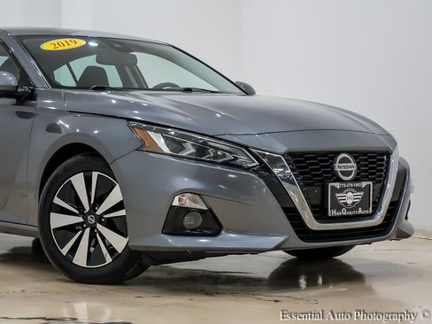 Used 2019 Nissan Altima 2.5 SV image 2