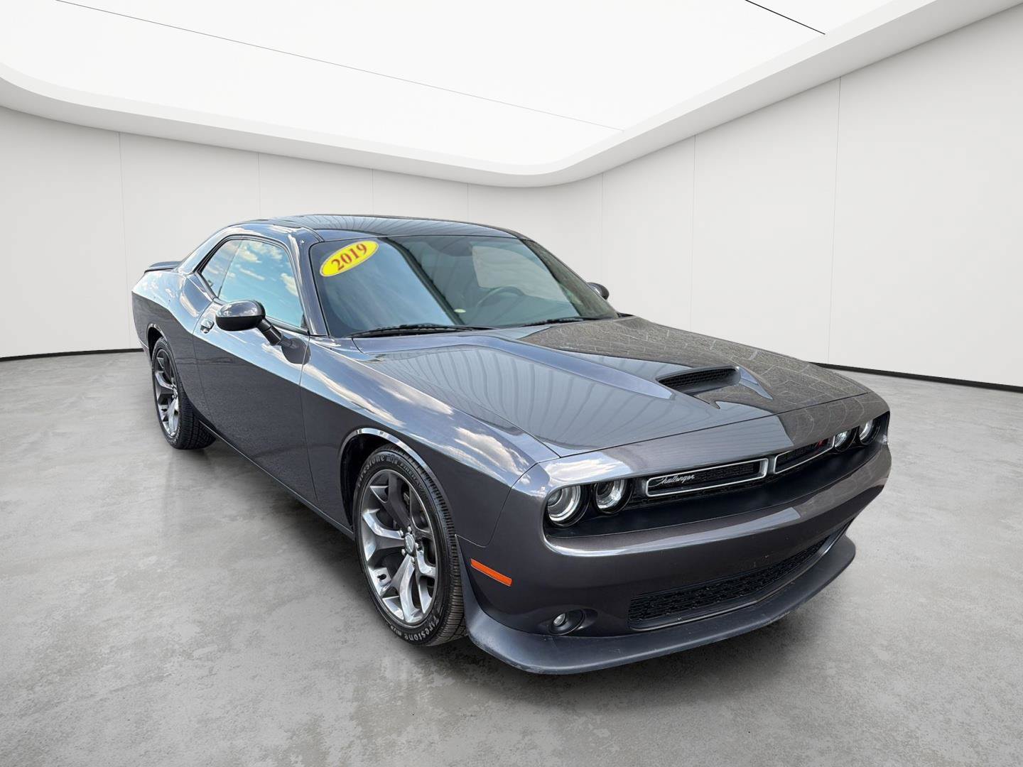 Used 2019 Dodge Challenger R/T w/ Cold Weather Group RWD image 2