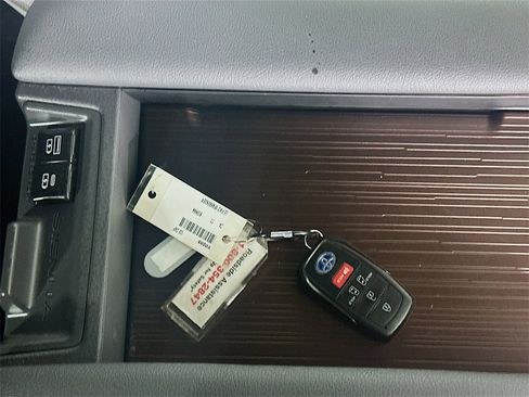 Used 2024 Toyota Sienna LE image 35