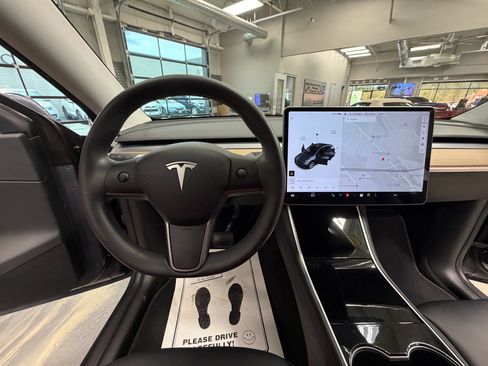Used 2020 Tesla Model Y Long Range image 8