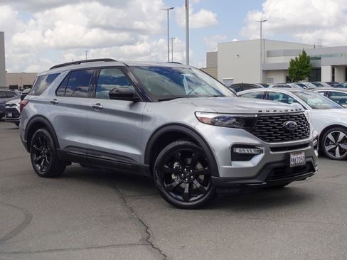 Used 2024 Ford Explorer ST-Line w/ Class IV Trailer Tow Package AWD/4WD image 5