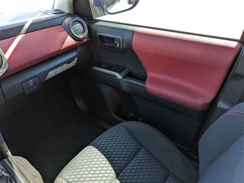 Used 2022 Toyota Tacoma SR5 image 17