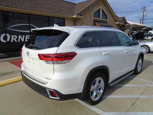 Used 2019 Toyota Highlander FWD V6 image 6