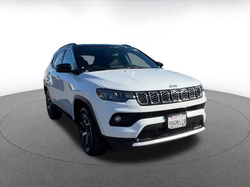 Used 2025 Jeep Compass Limited image 3