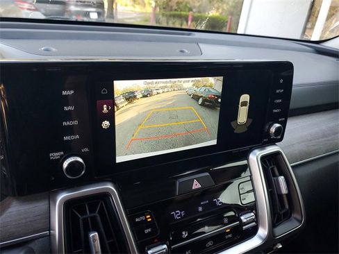 Used 2022 Kia Sorento EX w/ Panoramic Sunroof Package image 23