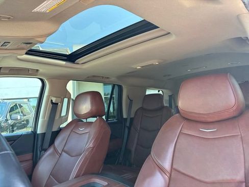Used 2020 Cadillac Escalade Luxury AWD/4WD image 10