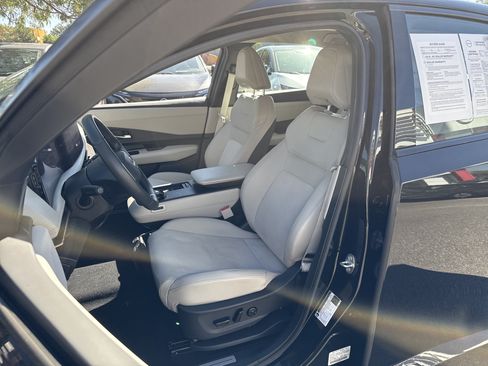 Certified 2024 Nissan Ariya AWD image 13