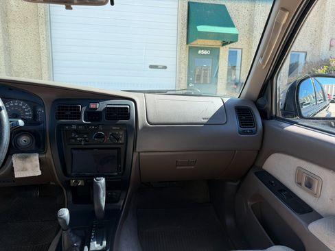 Used 2000 Toyota 4Runner SR5 w/ Upgrade Value Pkg 2 AWD/4WD image 16