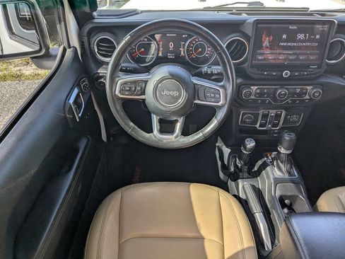 Used 2018 Jeep Wrangler Unlimited Sahara AWD/4WD image 15