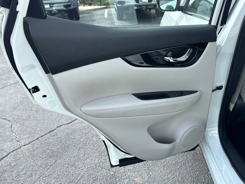 Used 2022 Nissan Rogue Sport SL image 22