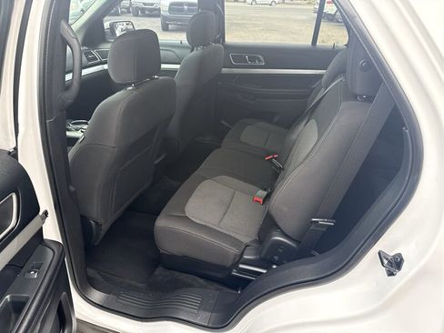 Used 2017 Ford Explorer XLT w/ Equipment Group 201A AWD/4WD image 18