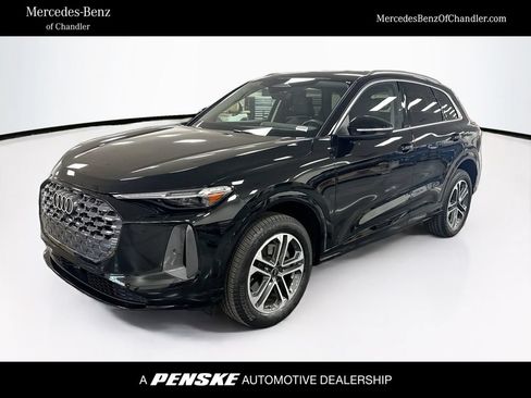 Used 2025 Audi Q5 Premium Plus w/ Premium Plus AWD/4WD image 1