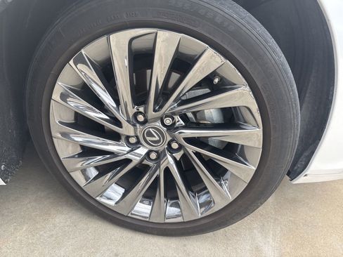 Used 2024 Lexus ES 300h w/ Technology Package image 25