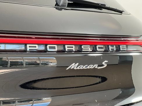 Certified 2024 Porsche Macan S AWD/4WD image 27