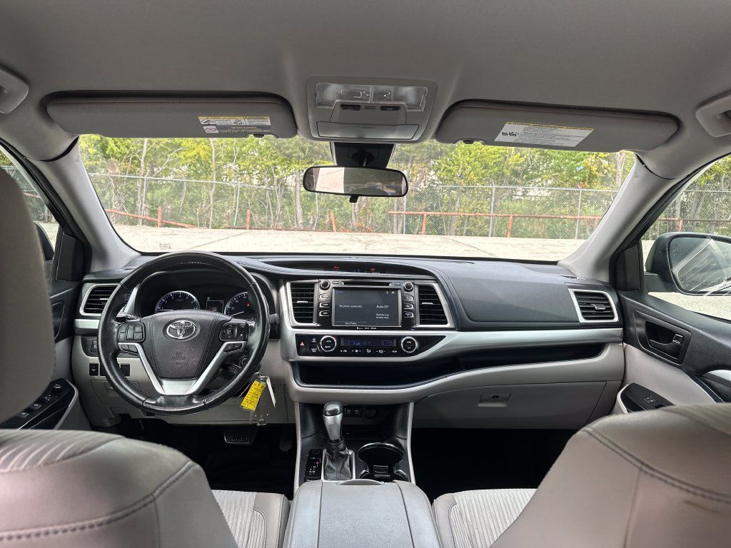 Used 2017 Toyota Highlander Plus FWD image 17