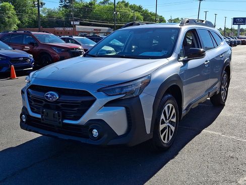 Certified 2025 Subaru Outback Premium w/ Popular Package #1A AWD/4WD image 3