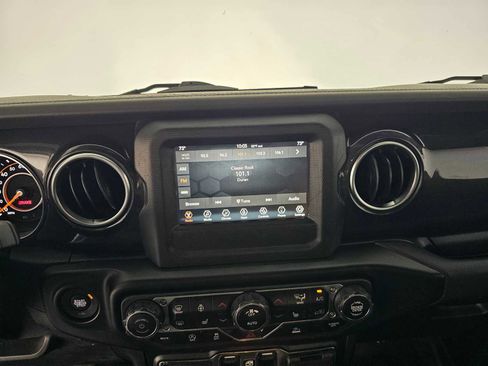 Used 2021 Jeep Wrangler Unlimited Sahara image 25