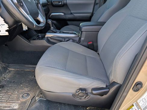 Used 2016 Toyota Tacoma 2WD Double Cab image 9