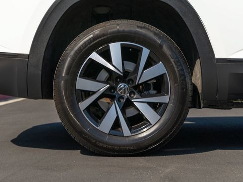 Used 2023 Volkswagen Atlas Cross Sport SE FWD image 7