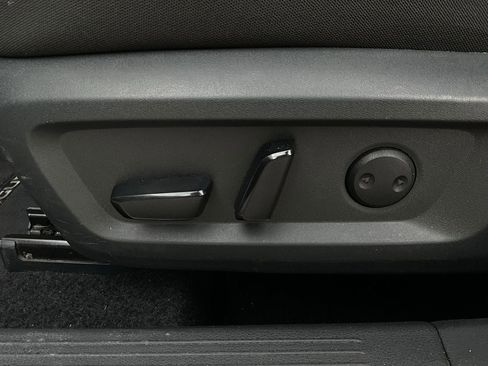 Used 2025 Nissan Rogue SV image 11