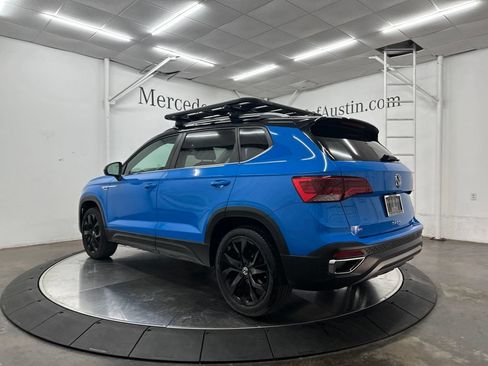 Used 2023 Volkswagen Taos SE w/ Panoramic Sunroof Package FWD image 5