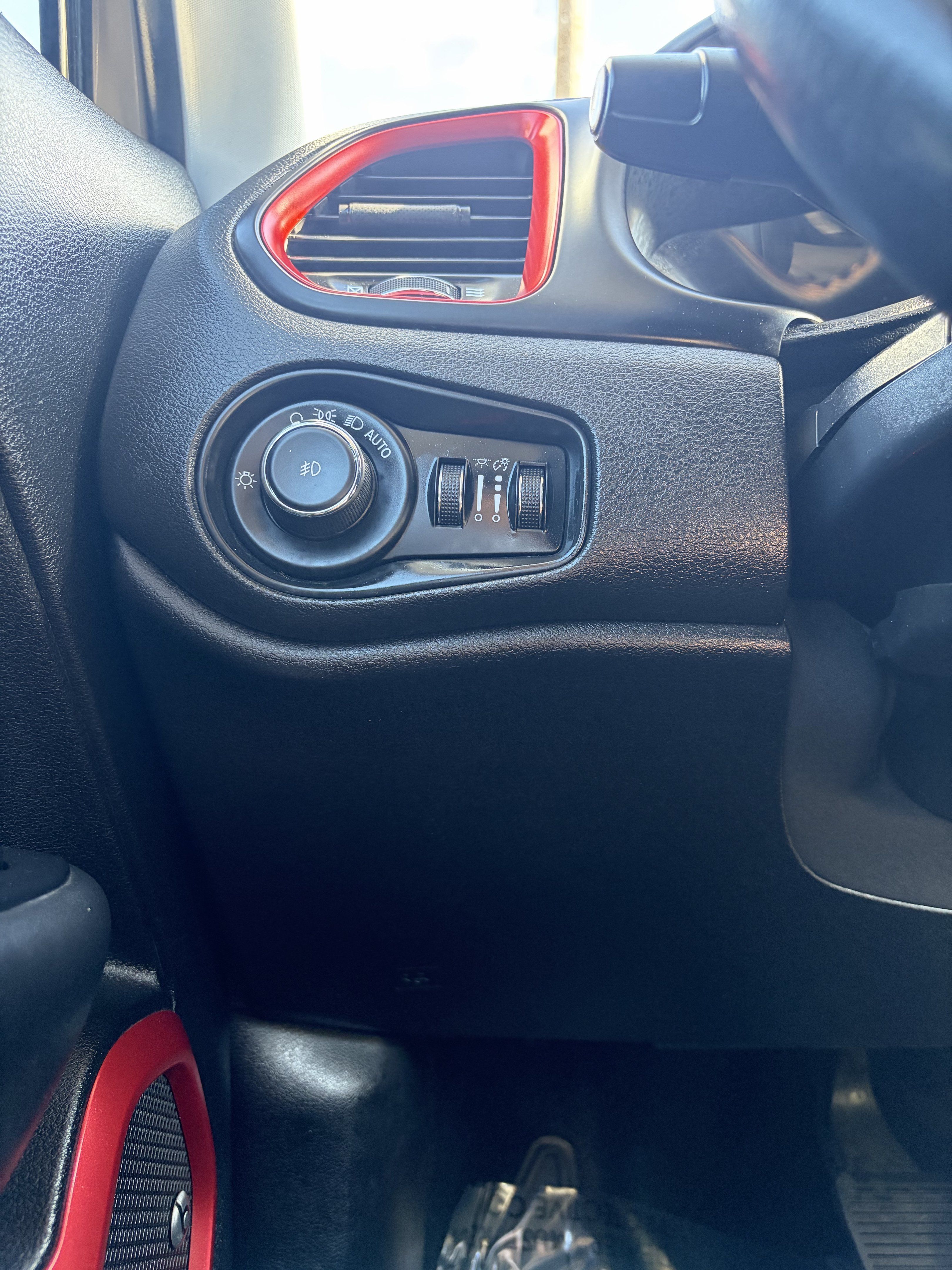 Used 2016 Jeep Renegade Trailhawk w/ Premium Trailhawk Package AWD/4WD image 22