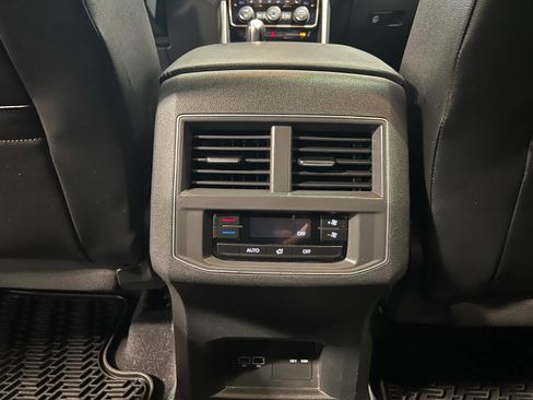 Used 2018 Volkswagen Atlas SEL w/ R-Line Package image 31