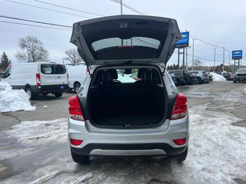 Certified 2022 Chevrolet Trax LT w/ LT Convenience Package image 39