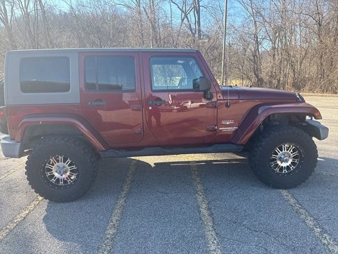 Used 2007 Jeep Wrangler Unlimited Sahara w/ Dual Top Group image 4