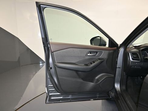 Used 2023 Nissan Rogue SV FWD image 10