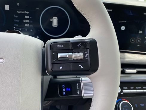 Used 2024 Hyundai Santa Fe Limited image 18