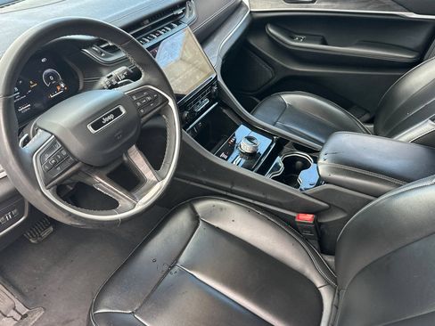 Used 2023 Jeep Grand Cherokee L Limited AWD/4WD image 10