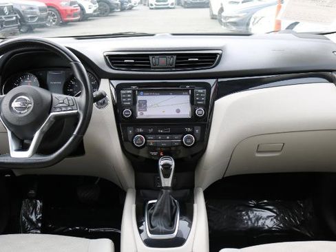 Used 2017 Nissan Rogue Sport SV w/ SV Premium Package image 20